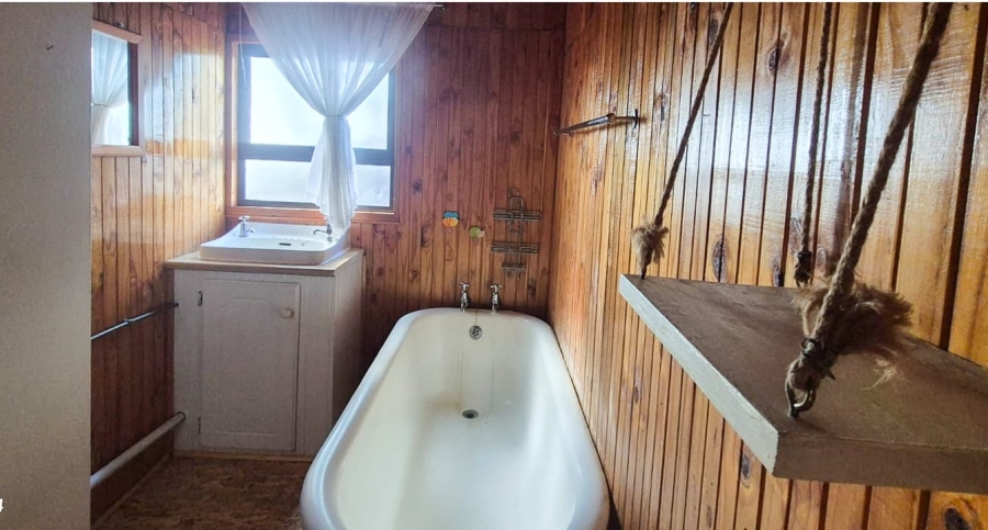 To Let 4 Bedroom Property for Rent in Queenstown Rural Eastern Cape